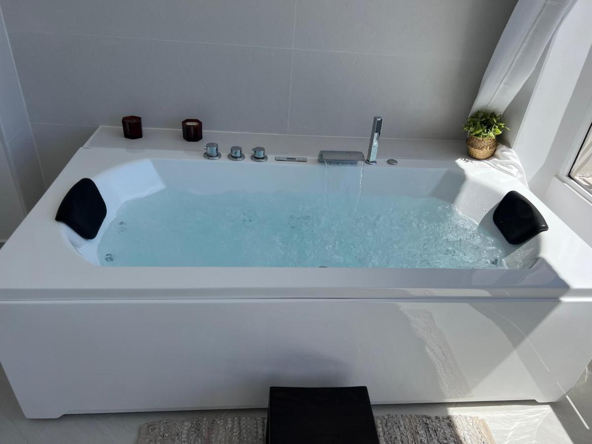Modern Sea View With Private Jacuzzi Apartment *