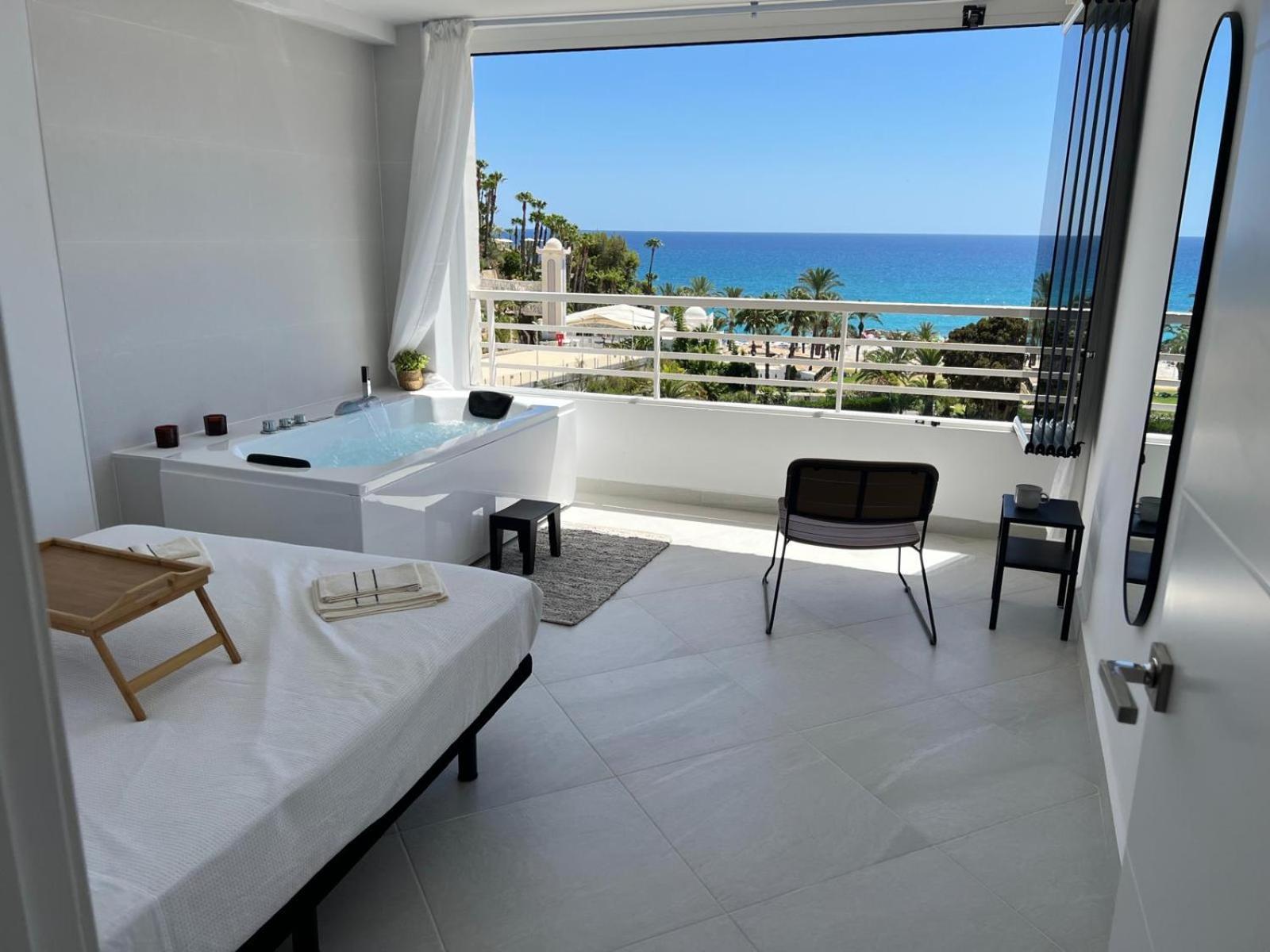 Modern Sea View With Private Jacuzzi Apartment *